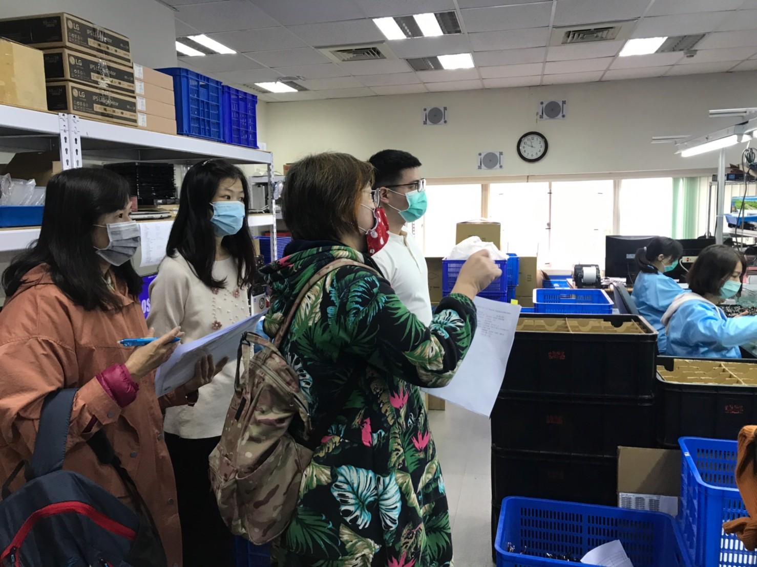 圖為訪視團顧問分析職務並給予流程調整建議之情形.jpg