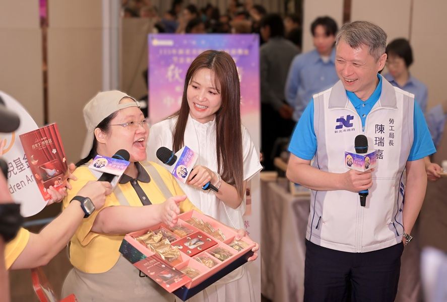 喜憨兒庇護工場向與會貴賓展示「剛好想你禮盒」_0.jpg